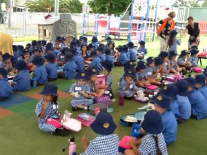 kindy enjoying their lunch