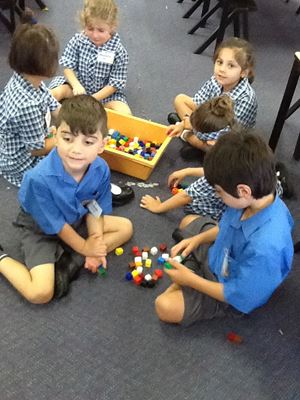 kindy kids working together